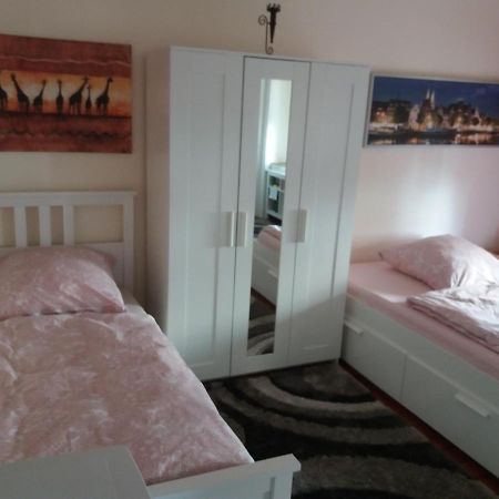 Pensionszimmer Luetzowzimmer Lubeck Bagian luar foto