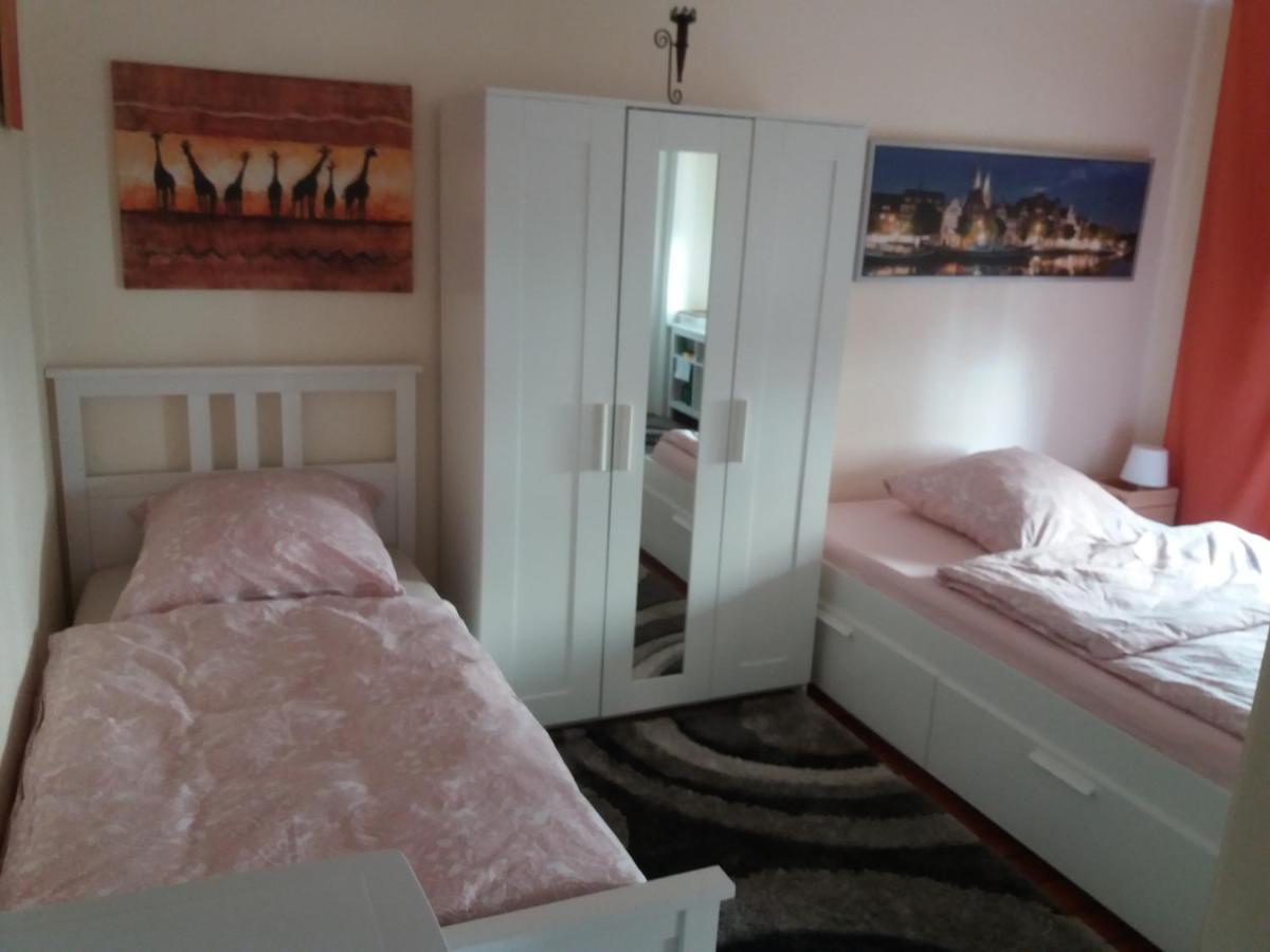 Pensionszimmer Luetzowzimmer Lubeck Bagian luar foto