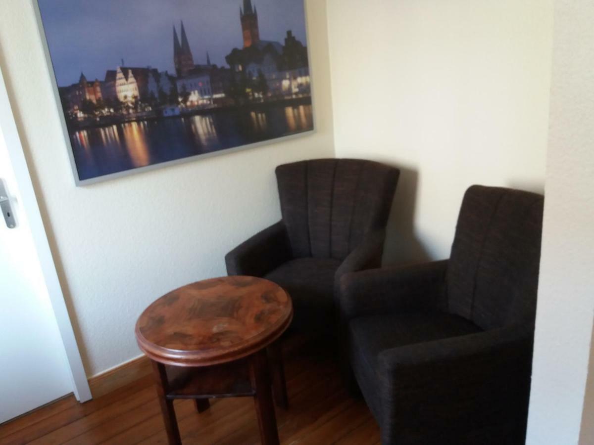 Pensionszimmer Luetzowzimmer Lubeck Bagian luar foto